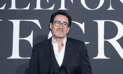 Demian Bichir en la alfombra roja de Teléfono Negro 2 en México.